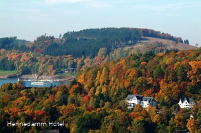 Hennedamm Hotel Fernansicht Herbst