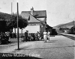 Gleich kommt der Zug. Bahnhofsszene in Eslohe in den 1930er-Jahren